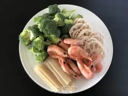 Make Quick hands with a hot pot step 0