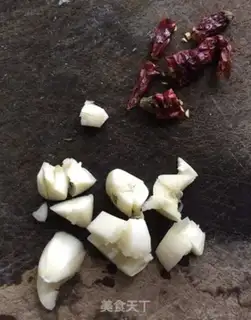 Make Spicy bean sprouts step 1