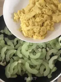 Make Pumpkin fried eggs step 6
