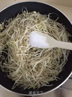 Make Spicy bean sprouts step 4