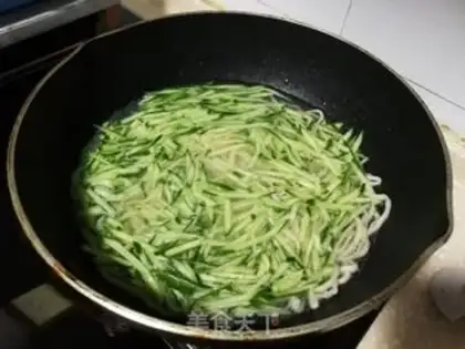 Make cucumber pasta step 4