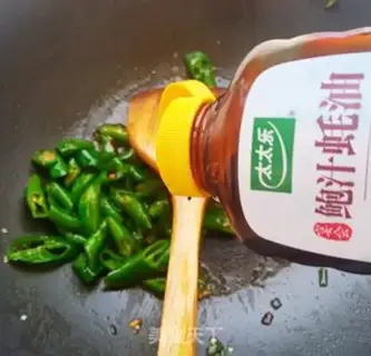 Make Chili fried eggs step 7