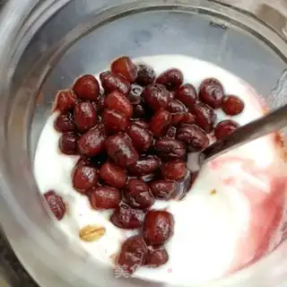 Make Red bean cherry yogurt cup step 6