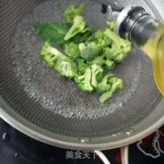 Make Orchid salami salad step 4