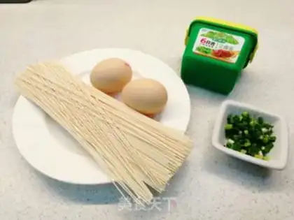Make Egg sauce noodles step 0