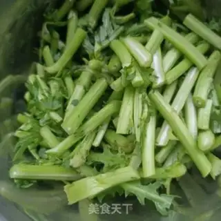 Make Garlic artemisinin pole step 1