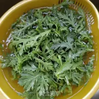 Make Eggs mixed with artemisinin step 0
