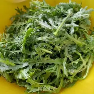 Make Eggs mixed with artemisinin step 1
