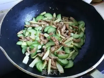 Make cucumber corn fried meat step 5