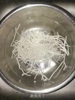 Make Snack eggs and shrimp pans step 1