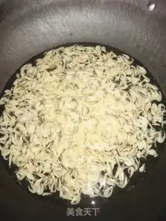 Make Snack eggs and shrimp pans step 2