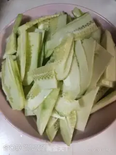Make Five flowers, cucumber step 1