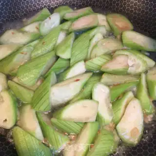 Make Garlic fans burning silk melons step 5