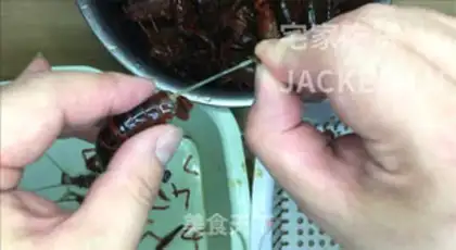 Make A simple spicy lobster step 1