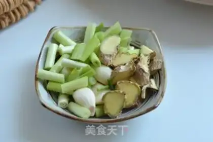 Make A nice, smooth yellow chicken step 4