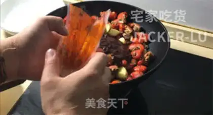 Make A simple spicy lobster step 7