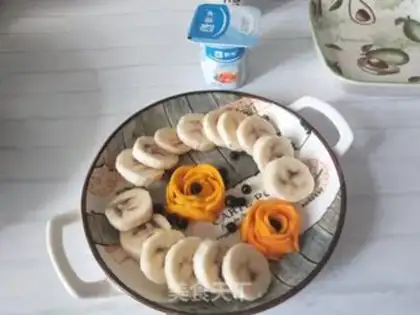 Make Banana mango yogurt step 1