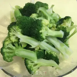 Make Chicken chest broccoli salad step 3