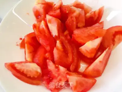 Make Tomato fried eggs step 1