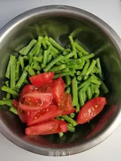 Make Tomatoes with beans step 1