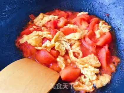 Make Tomato fried eggs step 5