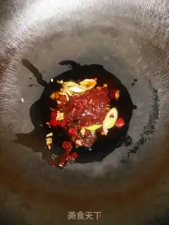 Make Bean petal sauce and pepper sausage step 2