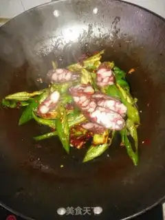 Make Bean petal sauce and pepper sausage step 4