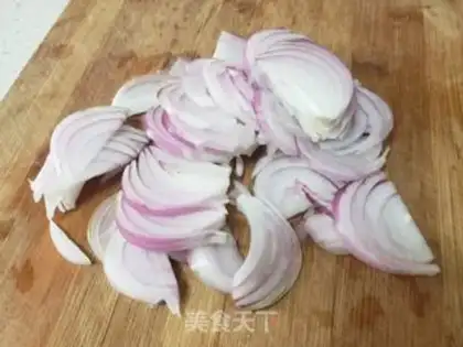 Make Onions mixed with black wood step 0