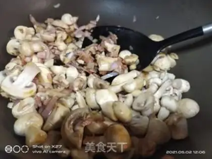 Make Bacon mushroom soup step 2