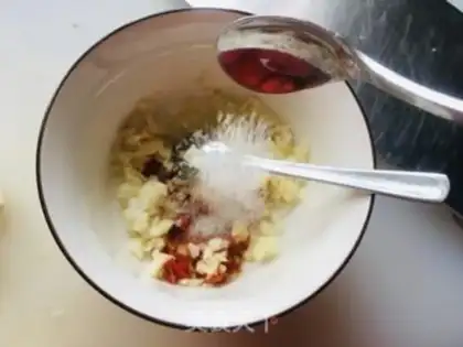 Make Simple garlic fan evaporate step 0