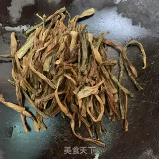 Make Five flowers for the beans step 4