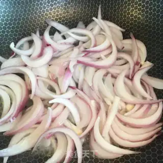 Make Garlic pepper fried eggs step 1