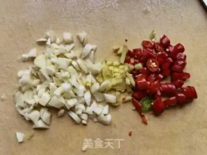 Make Garlic pepper fried eggs step 7