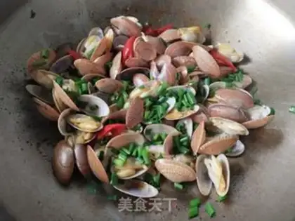 Make Spicy oil clams step 7