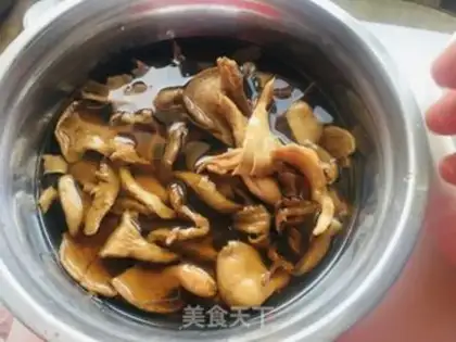 Make The chicken soup with casserole mushrooms step 0
