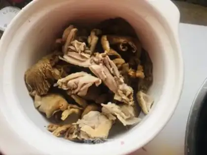 Make The chicken soup with casserole mushrooms step 3