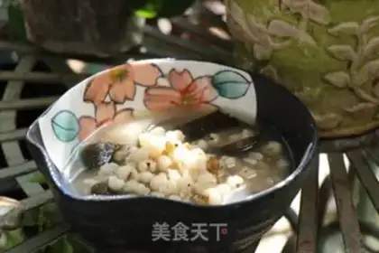 Make Seaweed rice bone soup step 2