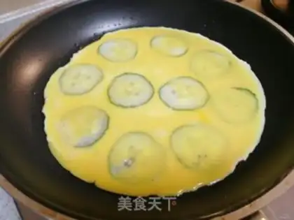Make cucumber eggcake step 3