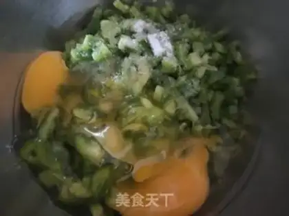 Make Bacon pepper paste fried eggs step 4