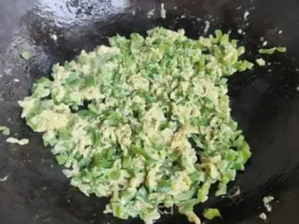 Make Bacon pepper paste fried eggs step 7