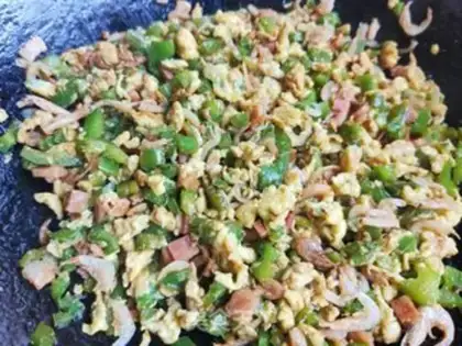 Make Bacon pepper paste fried eggs step 12