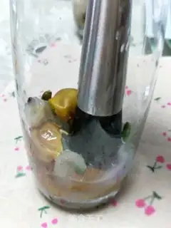 Make A yellow fruit bee step 4