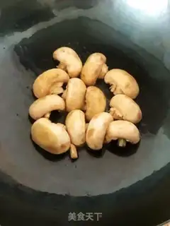 Make Mushroom chicken soup step 2