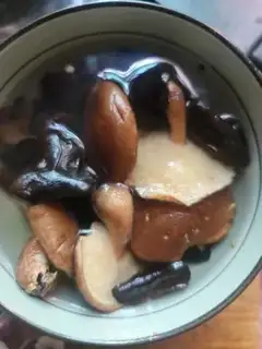 Make A chicken with a black ear step 1