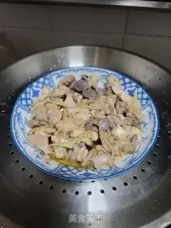 Make A chicken with a black ear step 4