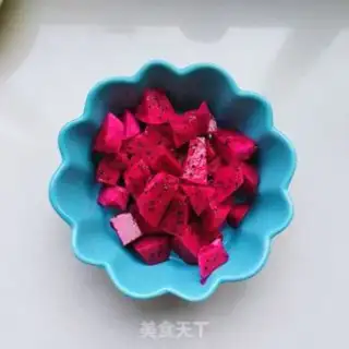 Make raisin and dragon nuts and yogurt step 1