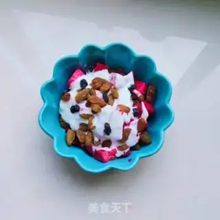 Make raisin and dragon nuts and yogurt step 3