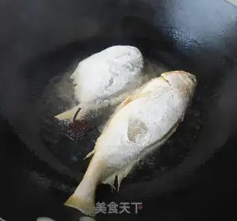 Make Red-burned yellow-fish ponchos step 3
