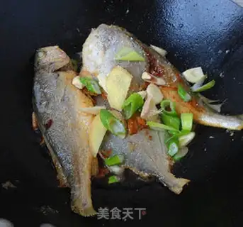 Make Red-burned yellow-fish ponchos step 4