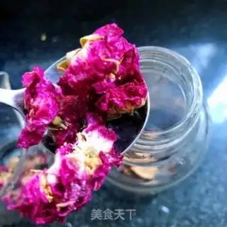 Make Rose-covered tea step 4